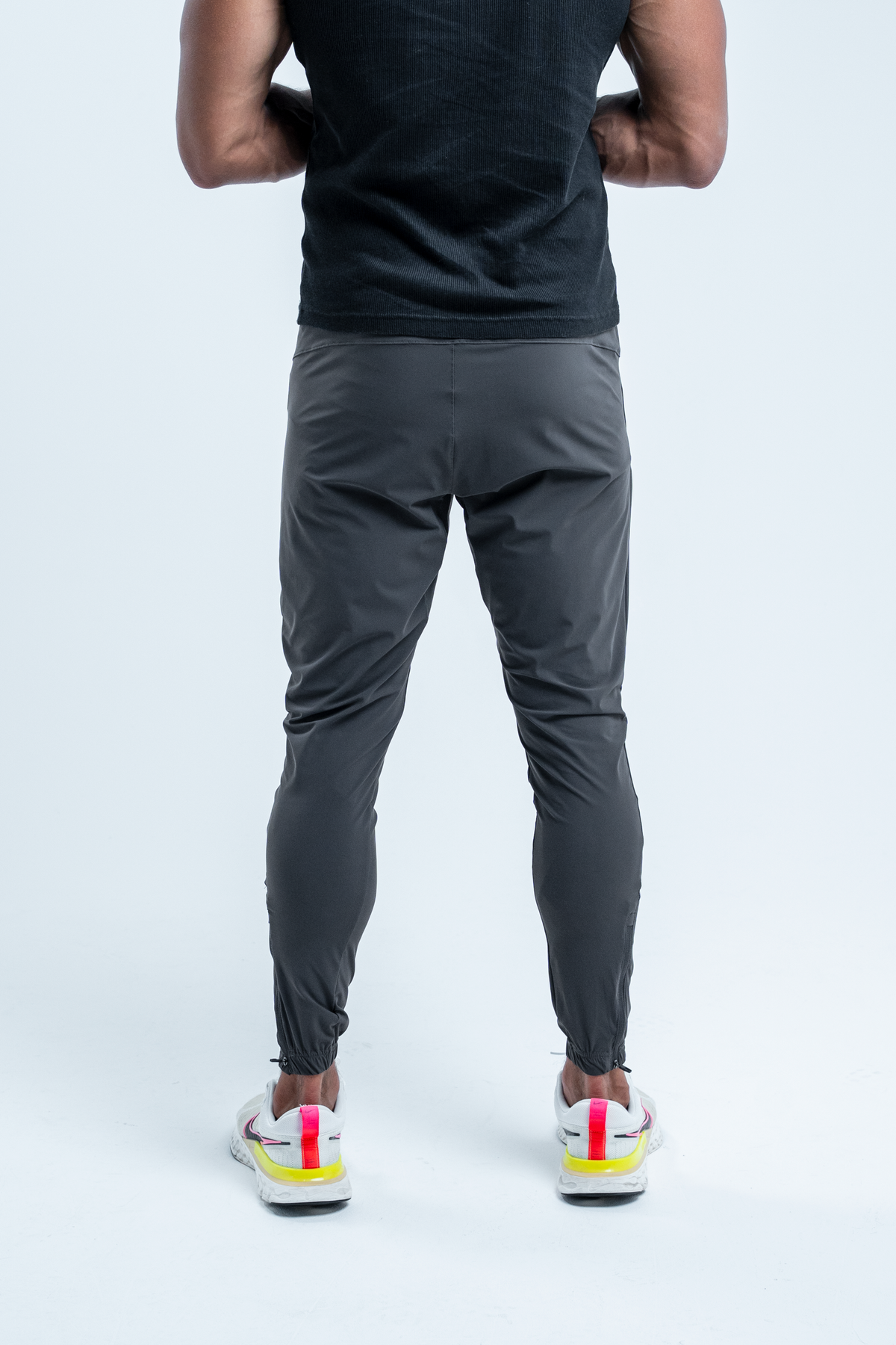 ULTRALIGHT PERFORMANCE JOGGERS X GRAPHITE