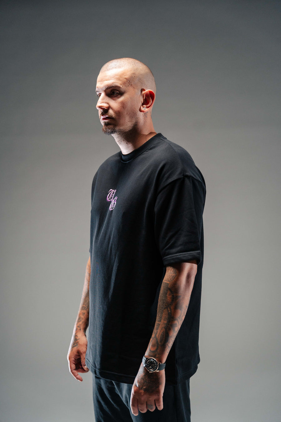 Ol' English Reload Tee (Black/Lilac)