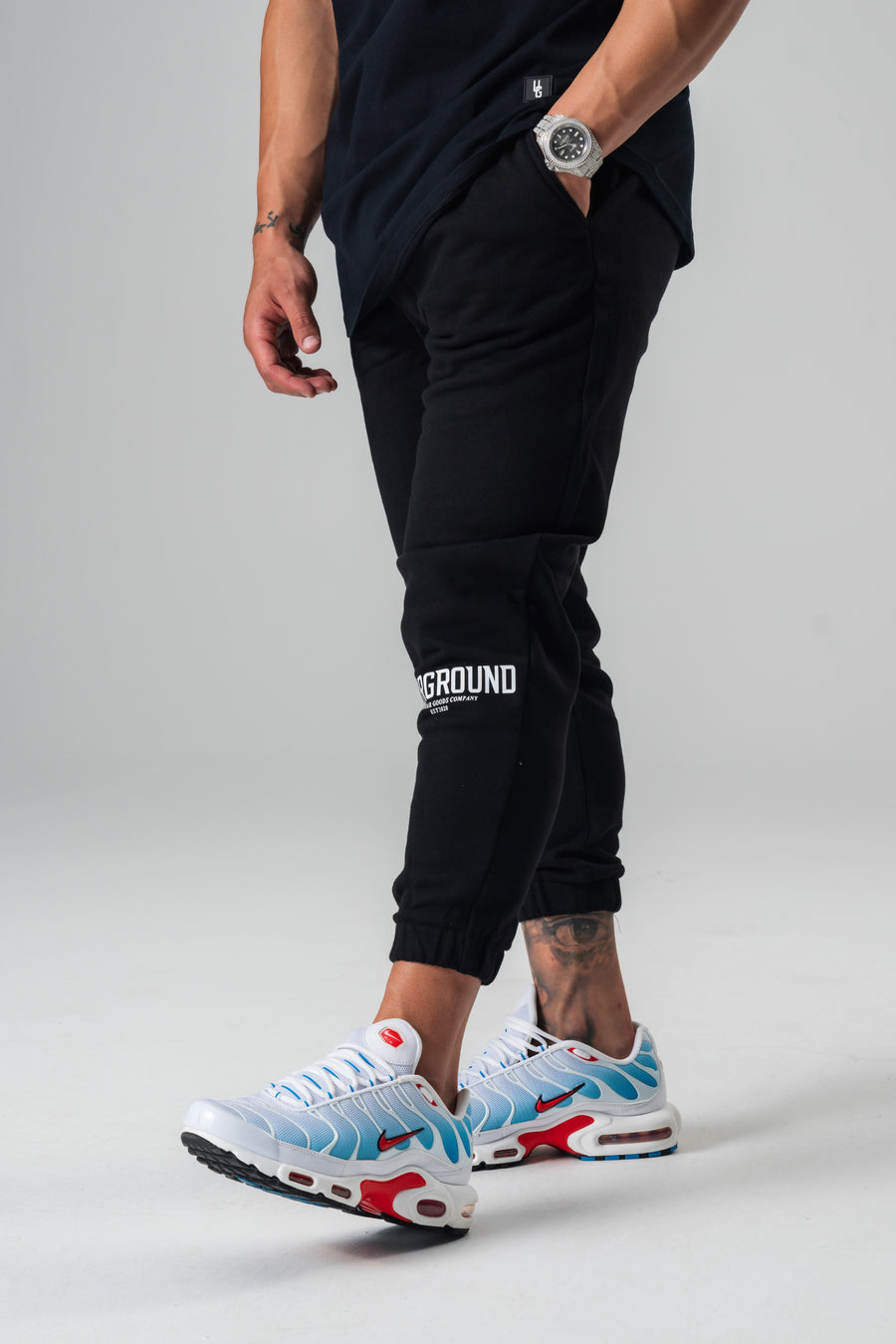 Oversized Cuffed Joggers x Black