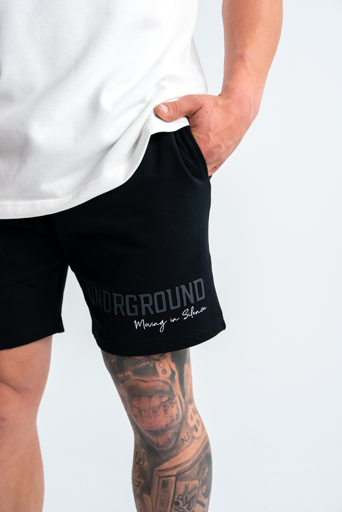MOVING IN SILENCE SHORTS x BLACK/CHARCOAL