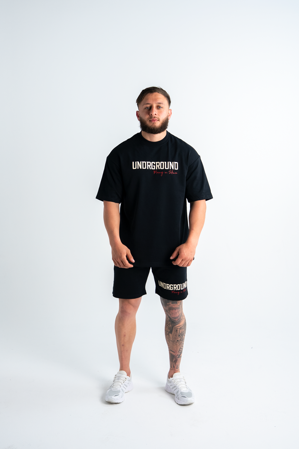 MOVING IN SILENCE TEE x BLACK/RED