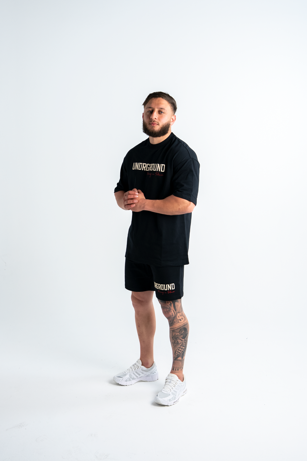 MOVING IN SILENCE TEE x BLACK/RED