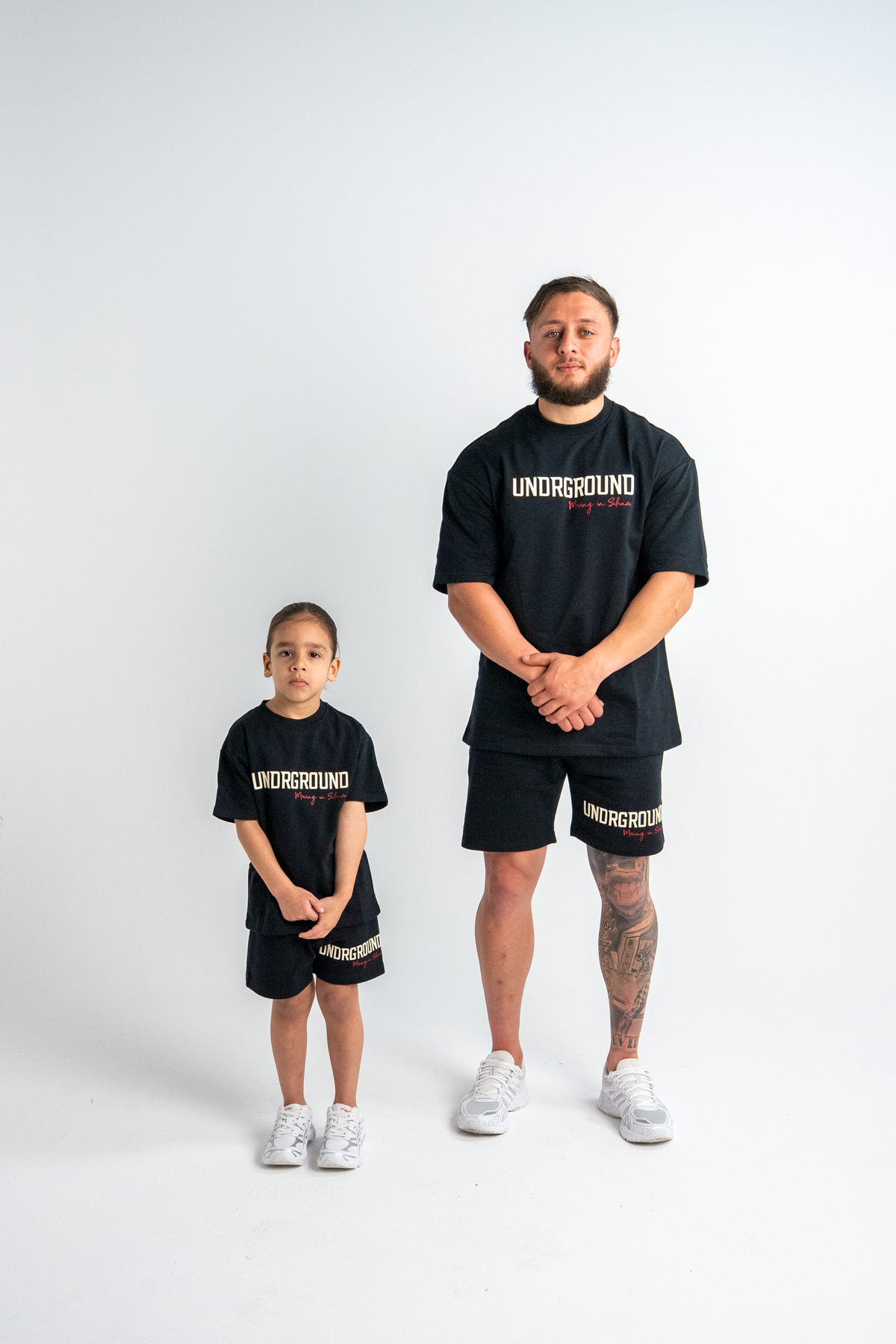 KIDS MOVING IN SILENCE TEE x BLACK