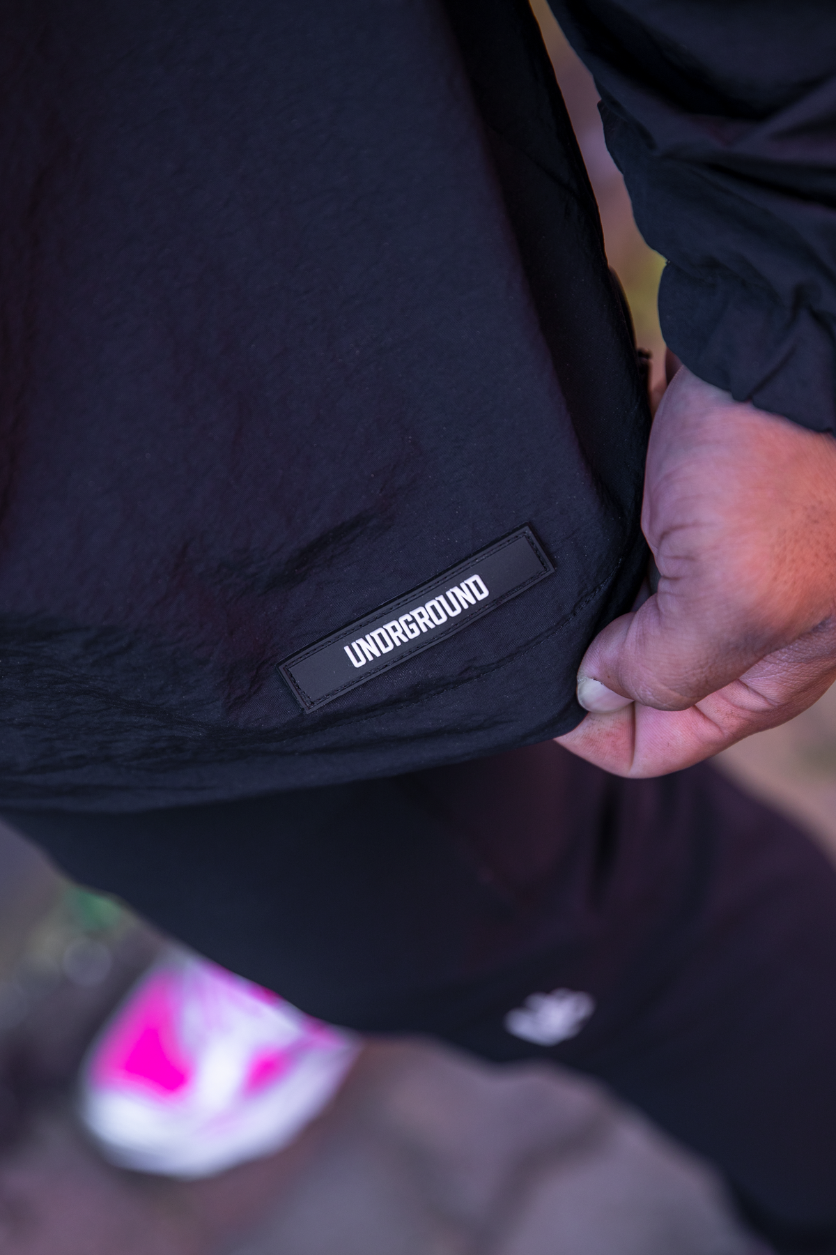 HEAVYWEIGHT WINDBREAKER X BLACK