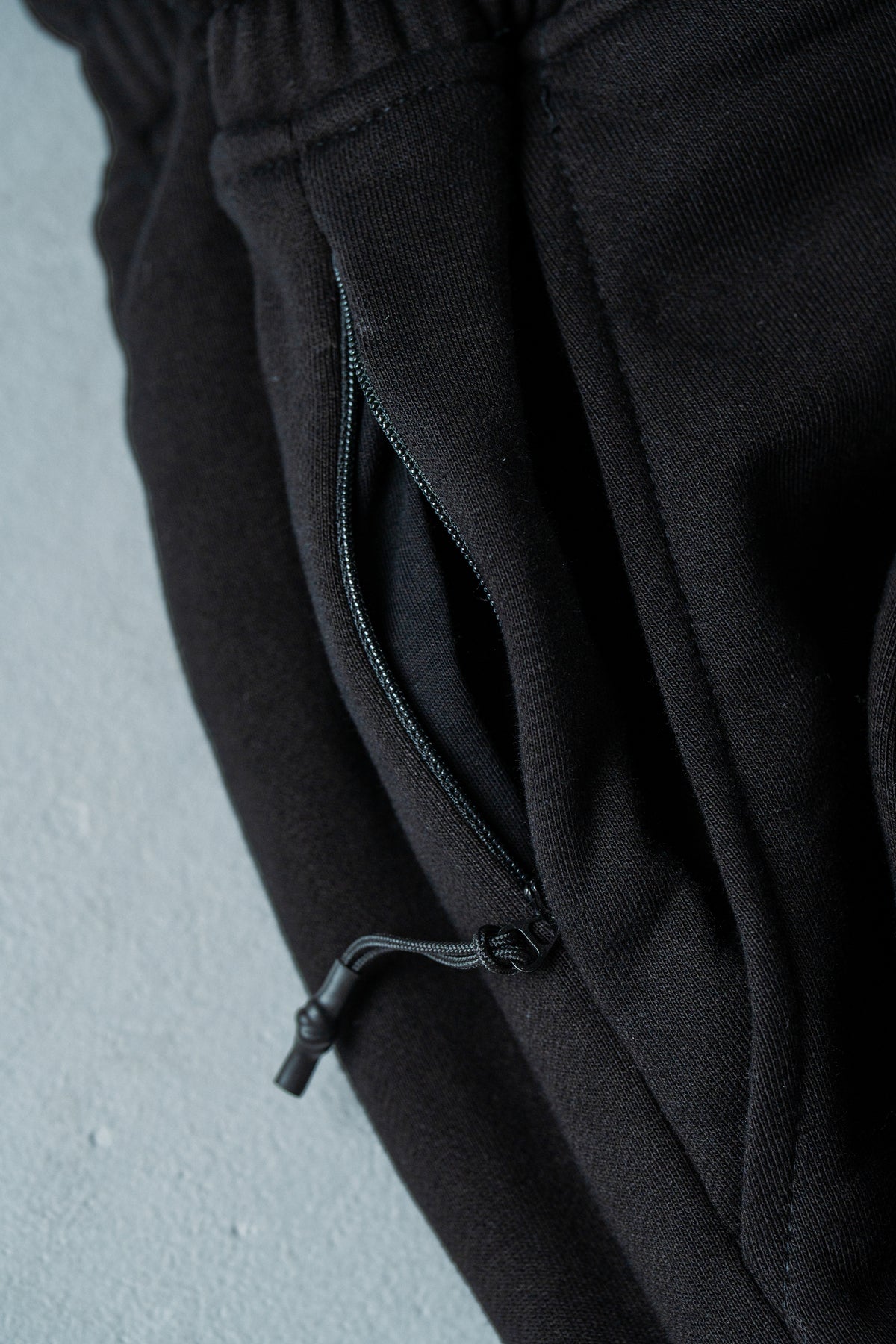 HYPE TRACKPANTS BLACK/CHARCOAL