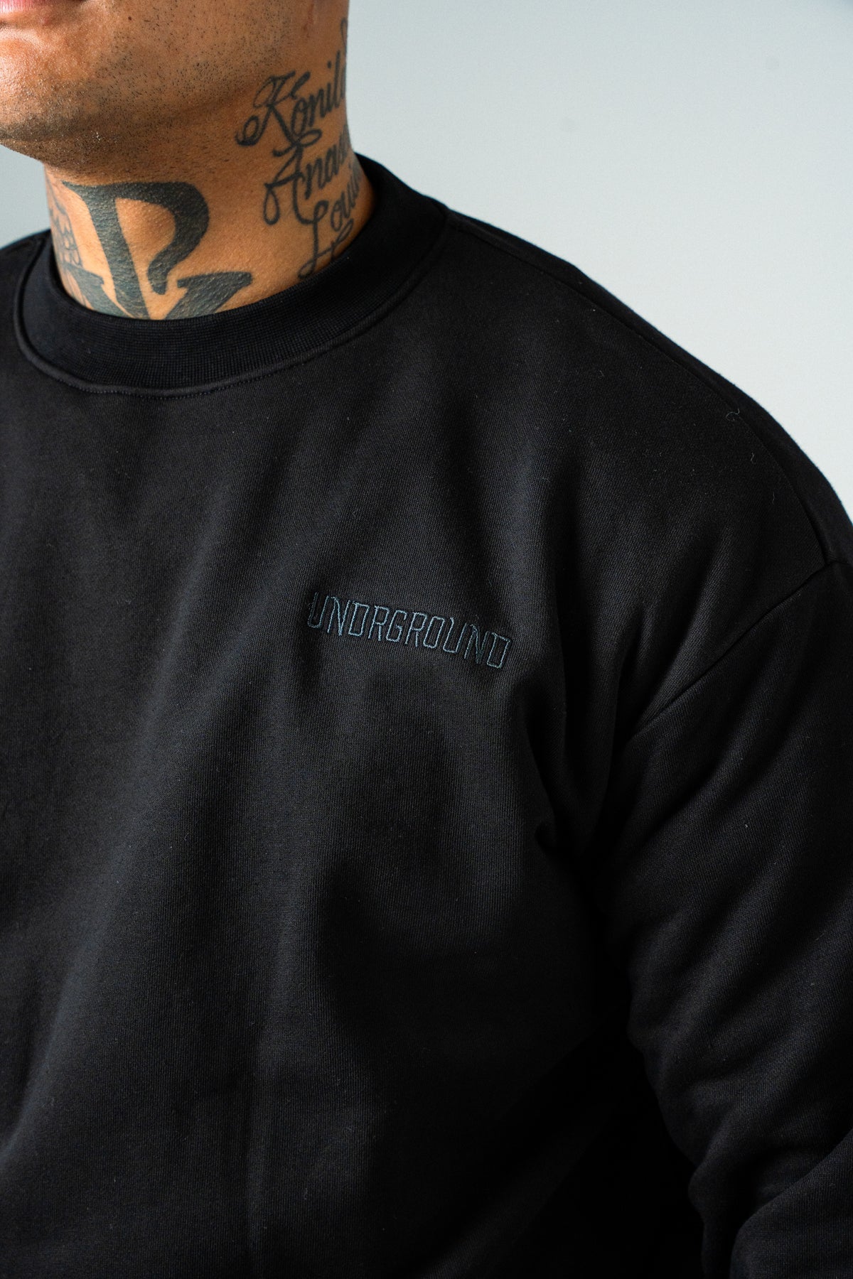RELAXED FIT CREW (BLACK/CHARCOAL)